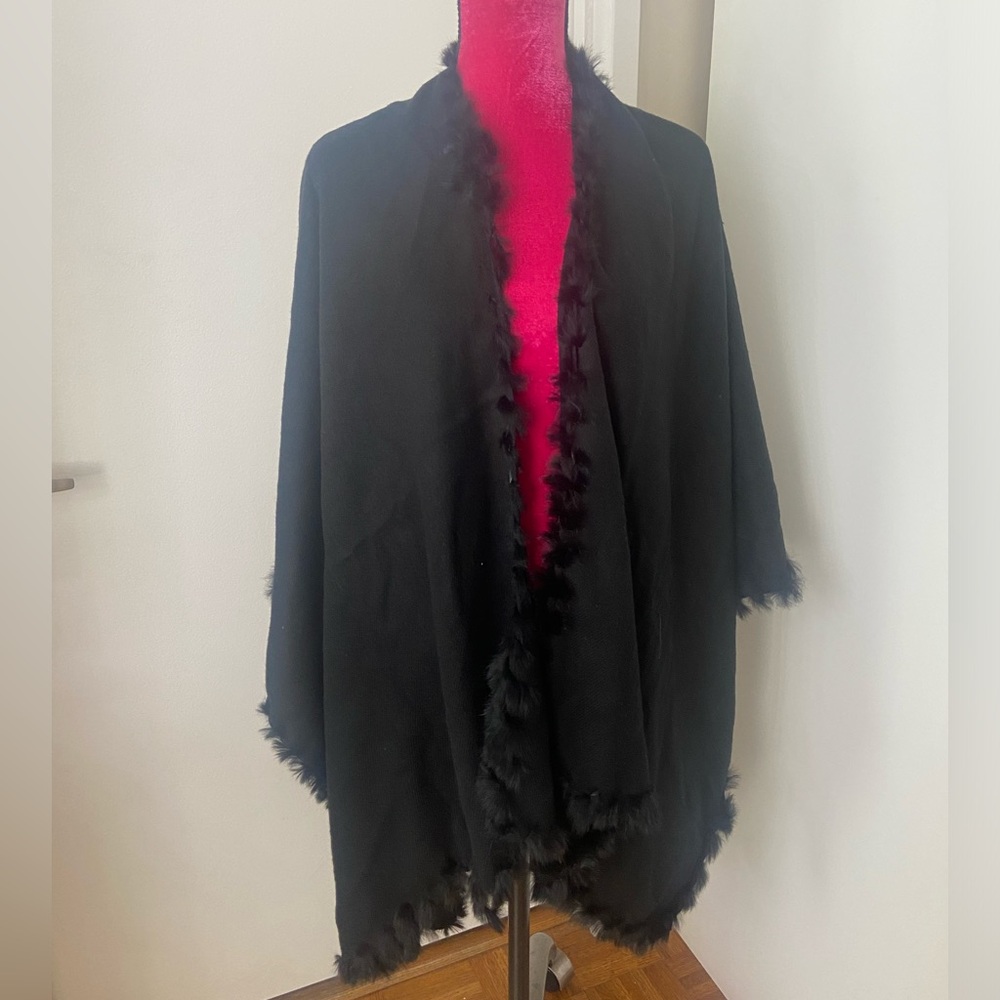 Wool touch black poncho real fur trim